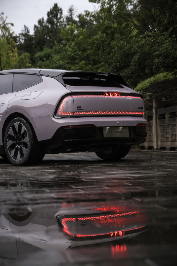 试驾奥迪E5 Sportback：第一台带quattro的智能电动车，一台颜值能打的驾驶者之车