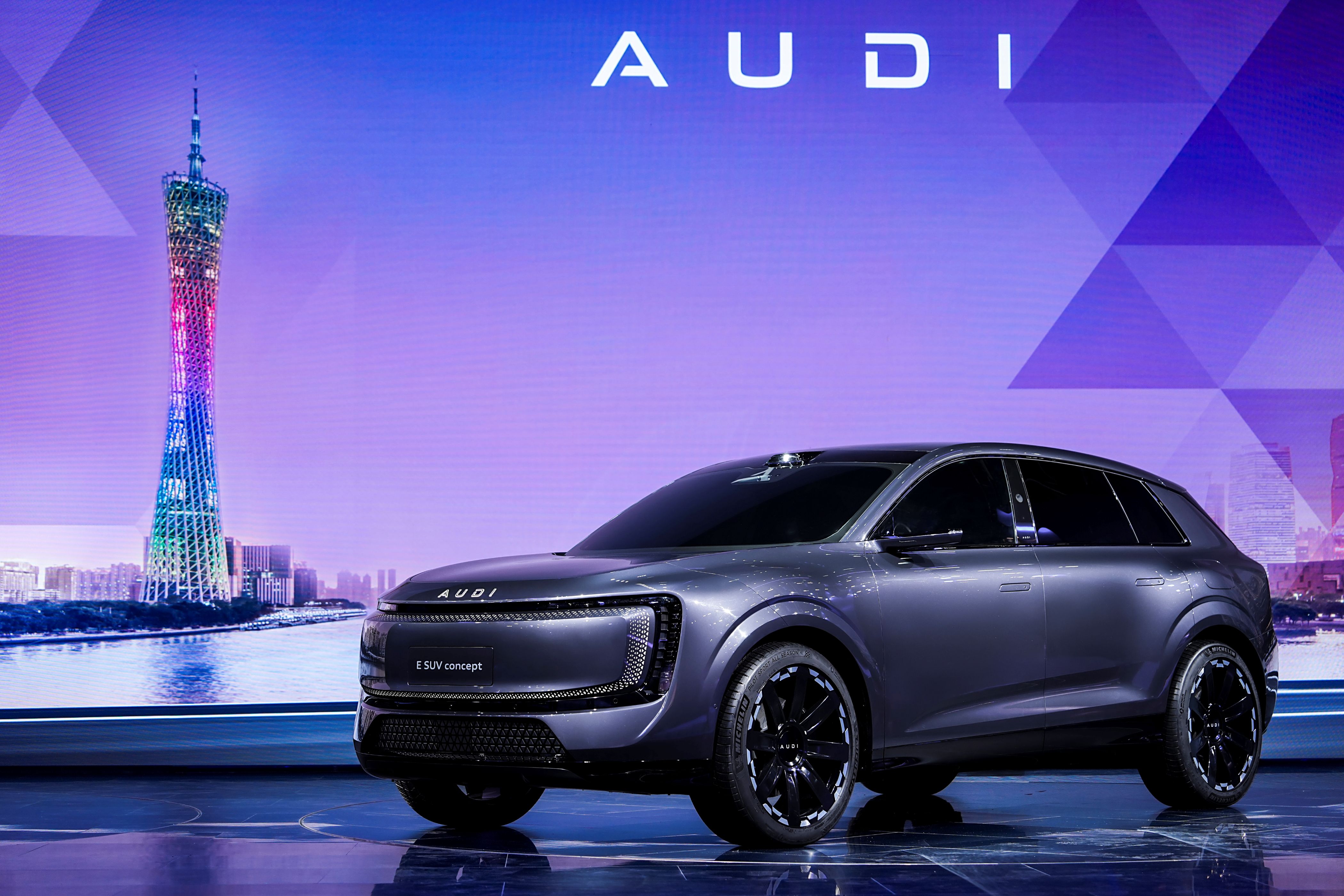 广州车展丨AUDI E SUV概念车全球首秀，上汽奥迪E5、A5双车领衔闪耀羊城