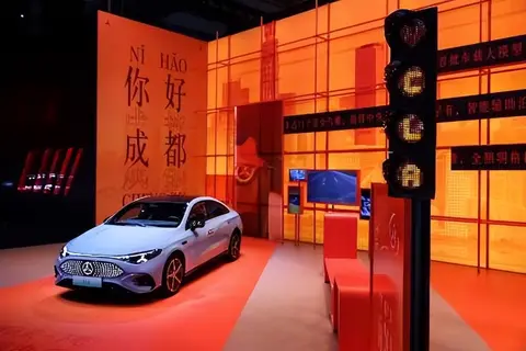 2025成(chéng)都(dōu)车(chē)展(zhǎn)：梅(méi)赛(sài)德(dé)斯(sī)-奔(bēn)驰(chí)蝉(chán)联(lián)成(chéng)渝(yú)地(de)区(qū)100万(wàn)以(yǐ)上(shàng)细(xì)分(fēn)市(shì)场(chǎng)客(kè)户(hù)首(shǒu)选(xuǎn)品(pǐn)牌(pái)