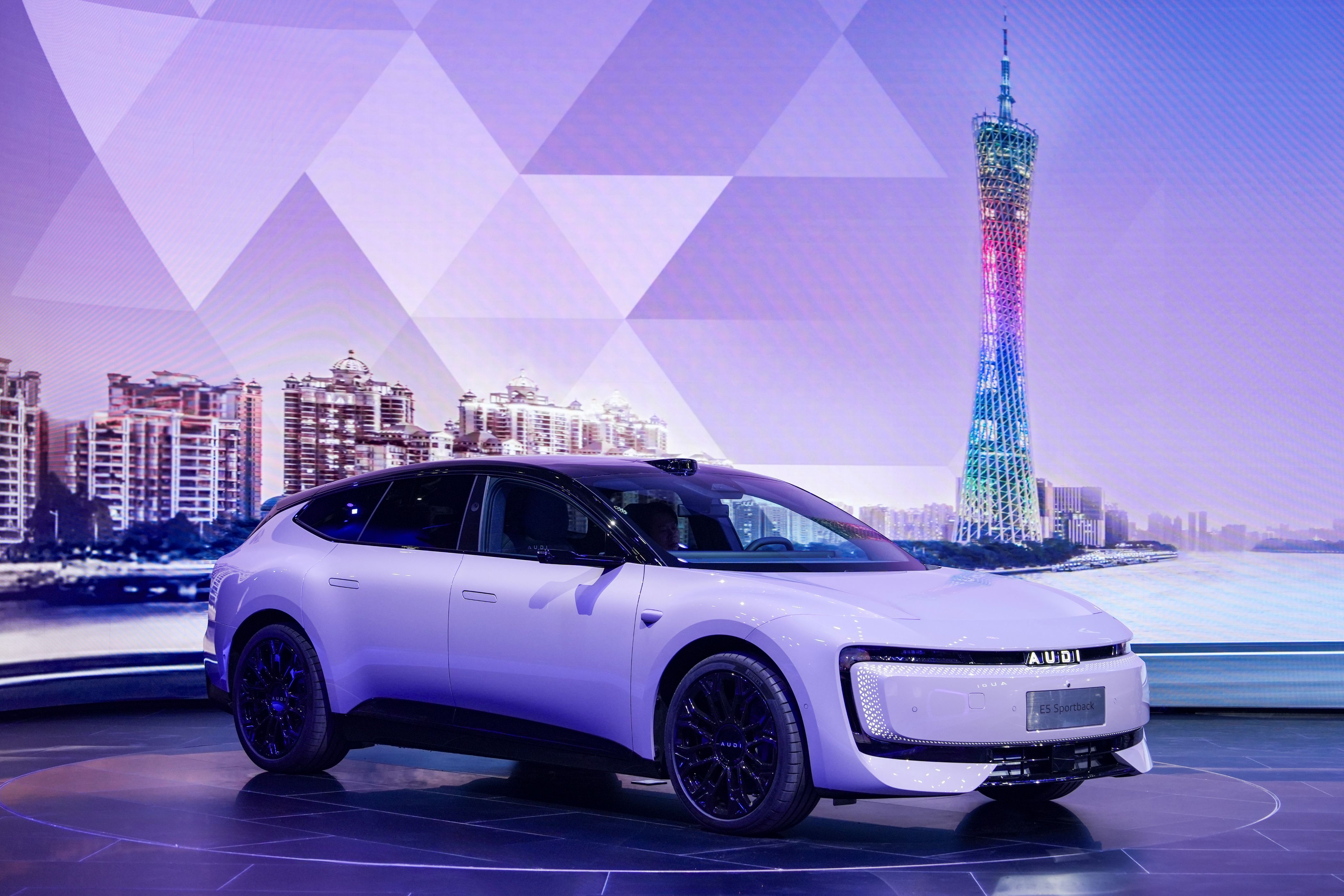 广州车展丨AUDI E SUV概念车全球首秀，上汽奥迪E5、A5双车领衔闪耀羊城