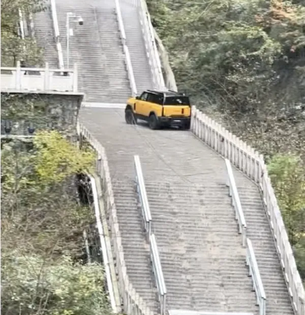 奇瑞汽车测试攀爬天门山天梯溜车撞坏护栏，公司发文致歉